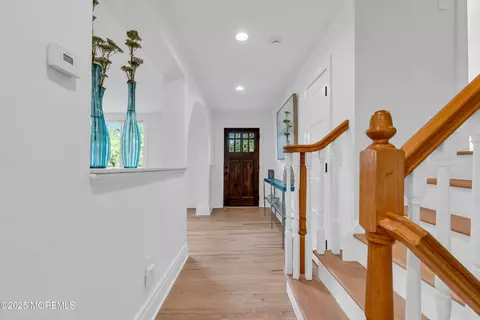 Entry Way - 16 Heathcliff Rd, Rumson, NJ 07760 photo 1 of 5