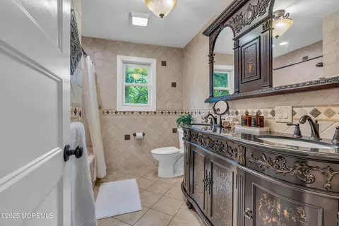 Bath - 16 Heathcliff Rd, Rumson, NJ 07760 photo 1 of 6