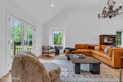 Living - 16 Heathcliff Rd, Rumson, NJ 07760 photo 4 of 4