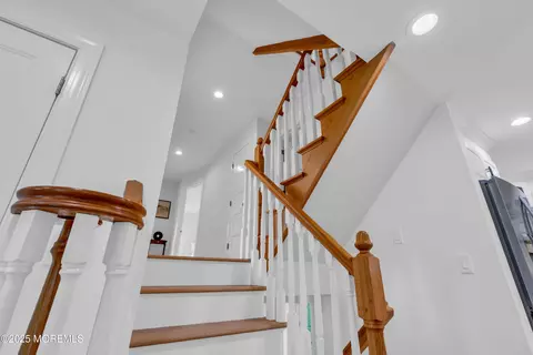 Entry Way - 16 Heathcliff Rd, Rumson, NJ 07760 photo 2 of 5