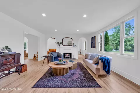 Living - 16 Heathcliff Rd, Rumson, NJ 07760 photo 1 of 4