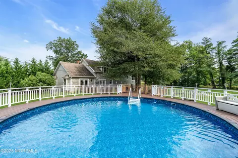 Exterior - 16 Heathcliff Rd, Rumson, NJ 07760 photo 7 of 10