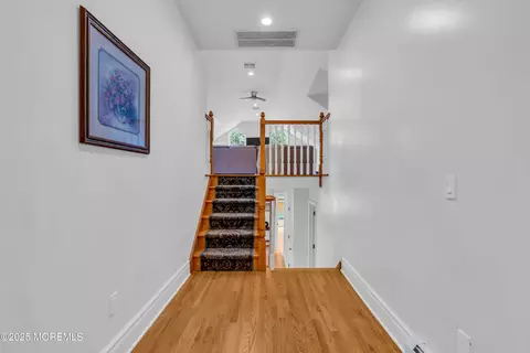 Entry Way - 16 Heathcliff Rd, Rumson, NJ 07760 photo 4 of 5