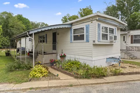 16 Aster Ln, Howell, NJ 07731