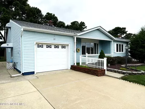 18 Westport Dr, Toms River, NJ 08757
