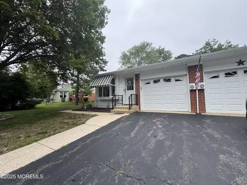 7 Valley Forge Dr #A, Whiting, NJ 08759