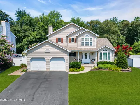 50 Diamond Ln, Howell, NJ 07731
