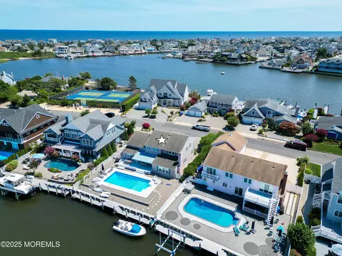161 Squan Beach Dr, Mantoloking, NJ 08738