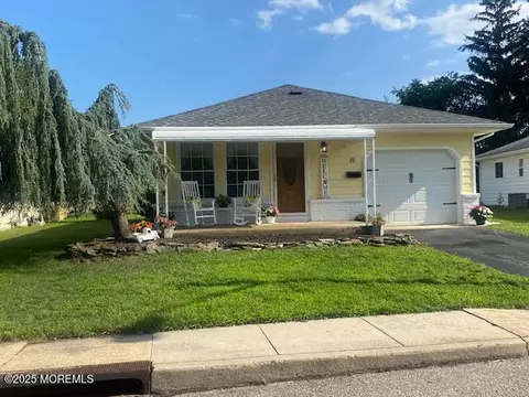 15 Barbuda St, Toms River, NJ 08757