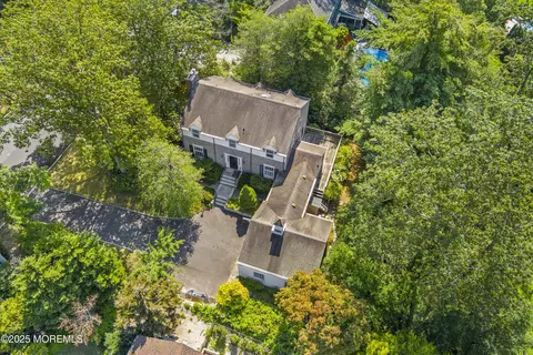 647 Valley Rd, Brielle, NJ 08730