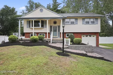6 Canterbury Rd, Manalapan, NJ 07726