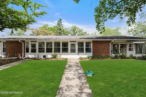 102 Edinburgh Ln #E, Lakewood, NJ 08701