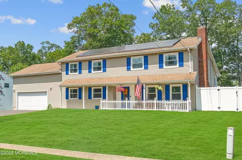 348 Hilltop Rd, Toms River, NJ 08753