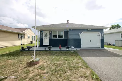 77 Bonaire Dr, Toms River, NJ 08757