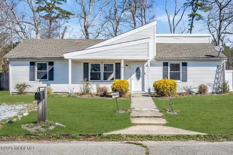 111 Buckhorn Lake Ct, Little Egg Harbor, NJ 08087