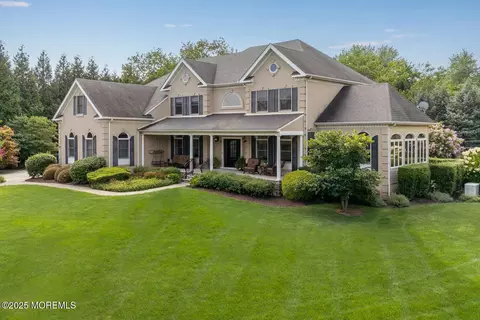 39 Pegasus Dr, Tinton Falls, NJ 07724