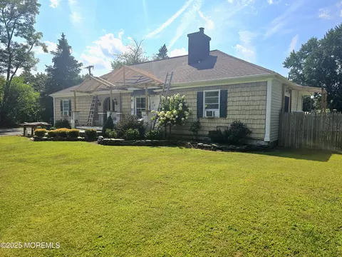 64 S Hope Chapel Rd, Jackson, NJ 08527
