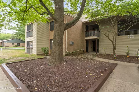 223 Medford Ct #A, Manalapan, NJ 07726