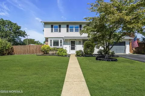 16 Vermont Ave, Jackson, NJ 08527