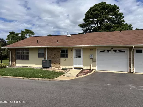 30 Yorkshire Ct #D, Manchester, NJ 08759