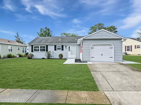 50 Doral Dr, Toms River, NJ 08757