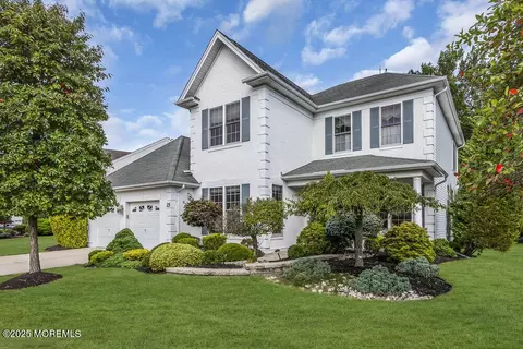 25 Carleton Dr, Freehold, NJ 07728