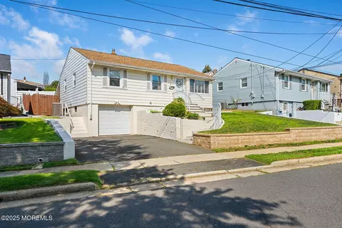 77 Conduit Way, Colonia, NJ 07067