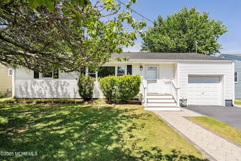 627 N Manetta Dr, Point Pleasant, NJ 08742