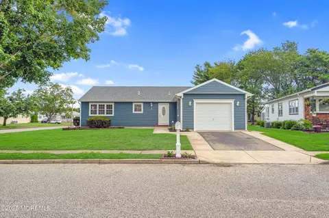 2 Lumsden St, Toms River, NJ 08757