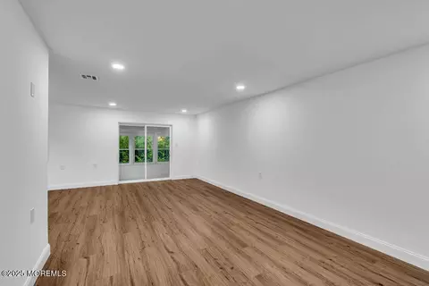 Living - 73 Markham Rd, Brick, NJ 08724 photo 2 of 3