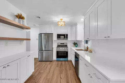 Kitchen - 73 Markham Rd, Brick, NJ 08724 photo 2 of 4
