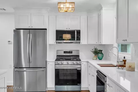 Kitchen - 73 Markham Rd, Brick, NJ 08724 photo 3 of 4