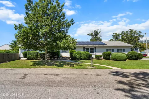 1108 Anchor Ave, Beachwood, NJ 08722