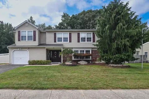 51 Hedgewood Rd, Howell, NJ 07731