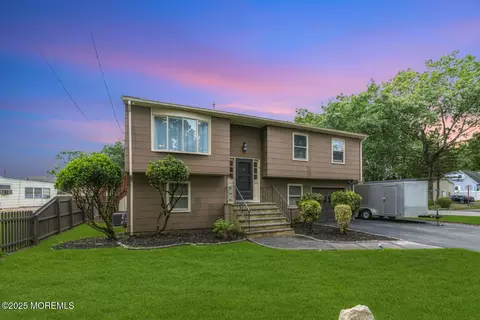 711 Chelsea St, Forked River, NJ 08731