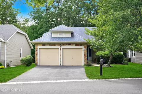 16 Tudor Ct, Jackson, NJ 08527