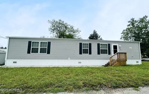120 Redwood Dr, Barnegat, NJ 08005