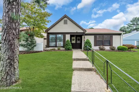 533 Warwick Ct # B, Manchester, NJ 08759