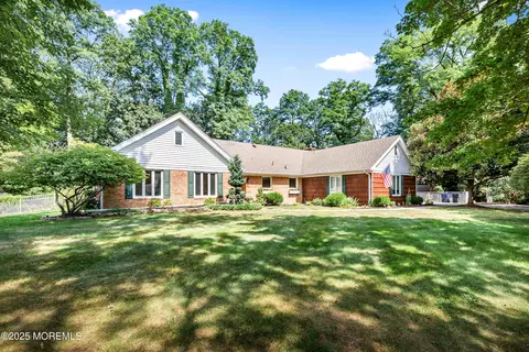 30 Packard Dr, Middletown, NJ 07748