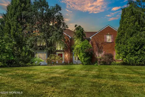 2 Mount Dr, Millstone, NJ 08535