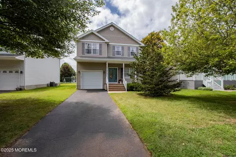 8 Woolley Ave, Long Branch, NJ 07740