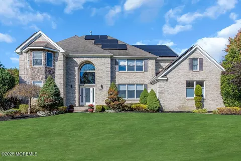 2340 Donna Dee Ct, Toms River, NJ 08755