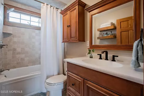 Bath - 124 Chamone Ave, Leonardo, NJ 07737 photo 1 of 1