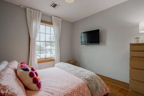 Bedroom - 124 Chamone Ave, Leonardo, NJ 07737 photo 2 of 3