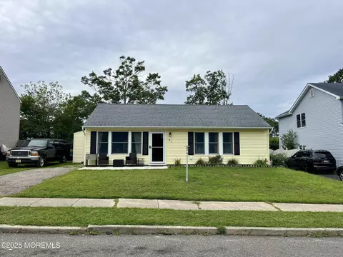 87 Village Dr, Barnegat, NJ 08005