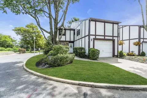 71 Willow Ln, Spring Lake Heights, NJ 07762