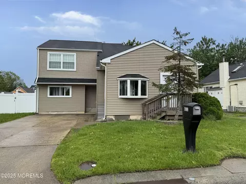 631 Sydney Ave, Union Beach, NJ 07735