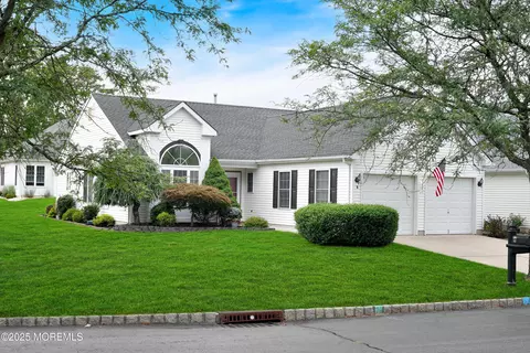 8 N Baker Dr, Jackson, NJ 08527 photo 3