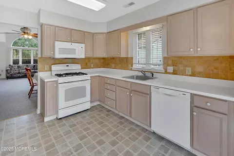8 N Baker Dr, Jackson, NJ 08527 photo 11