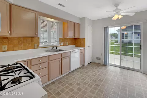 8 N Baker Dr, Jackson, NJ 08527 photo 10